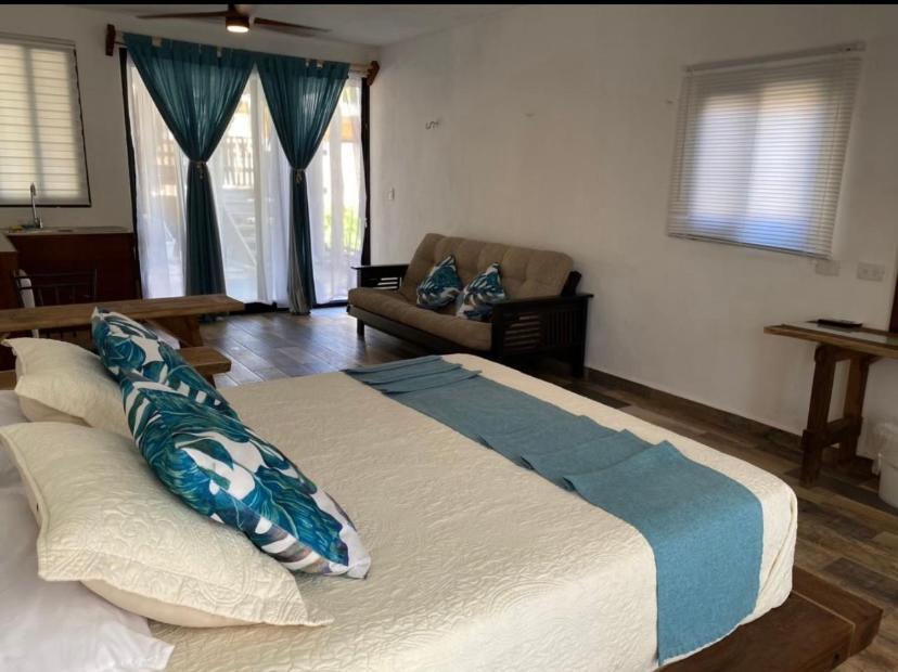 Ah Muzenkab Hotel El Cuyo Luaran gambar